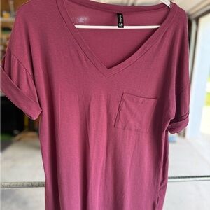 Casual V-Neck Pocket Tee in Burgundy
